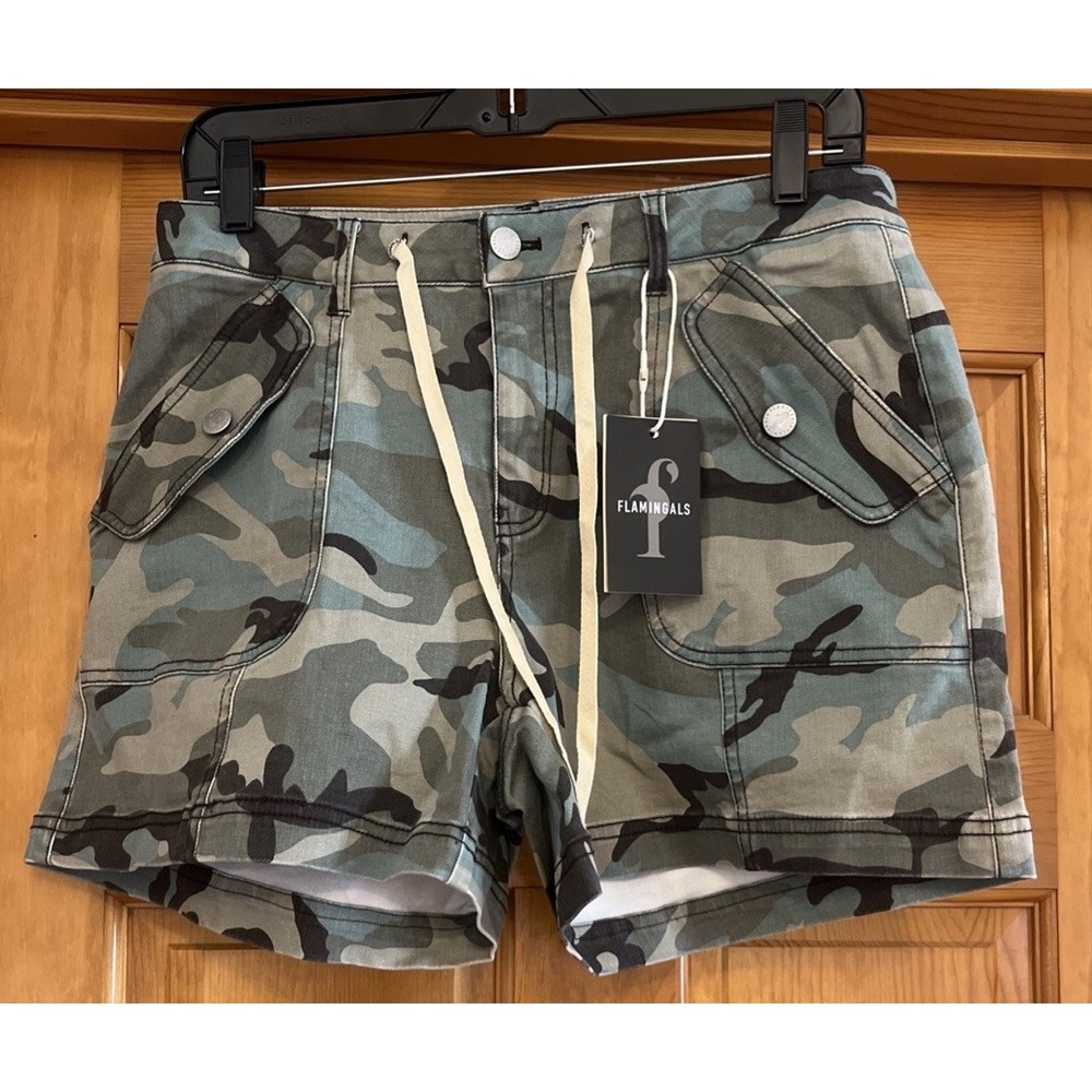Flamingals Women's Cargo Shorts Camo Green Sz Large
